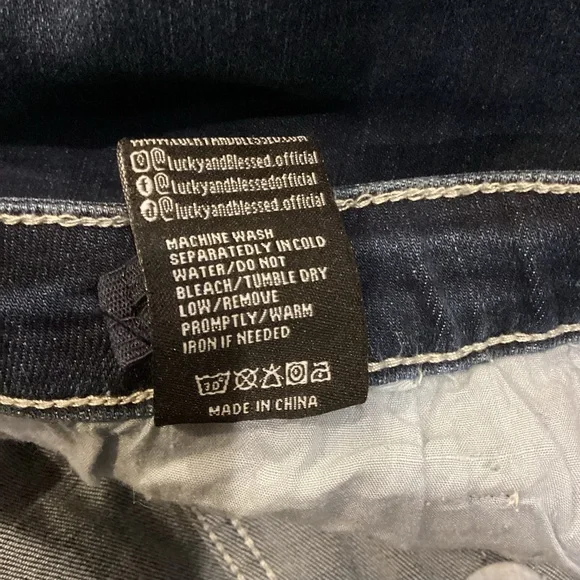 Lucky & Blessed Western Chic Embroidered Tea Stain Jeans size 18 Boho Western - Picture 11 of 16